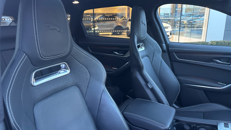 Jaguar F-Pace 2.0 D200 R-Dynamic HSE Black 5dr Auto AWD Diesel Estate